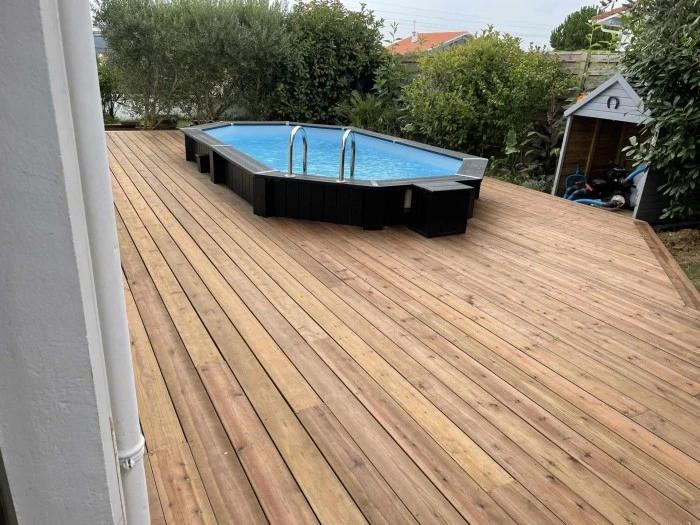 Contour_de_piscine_en_pin_sylvestre_Narosse